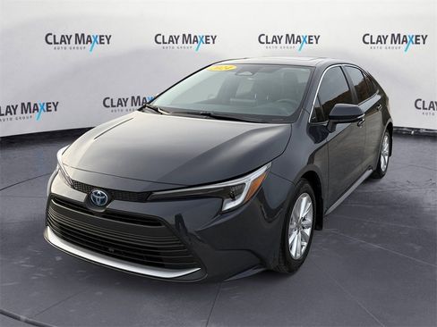 Used 2024 Toyota Corolla XLE image 1
