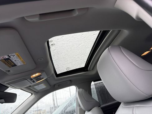 Used 2024 Toyota Highlander XLE image 24