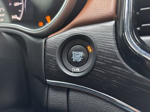 Used 2019 Jeep Grand Cherokee Summit image 12