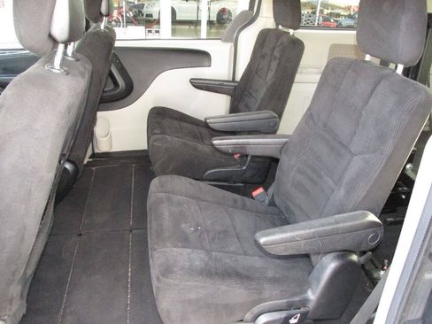 Used 2013 Dodge Grand Caravan SXT FWD image 14