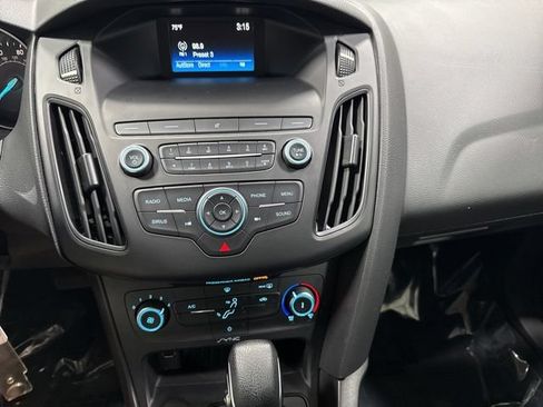 Used 2018 Ford Focus SE FWD image 16