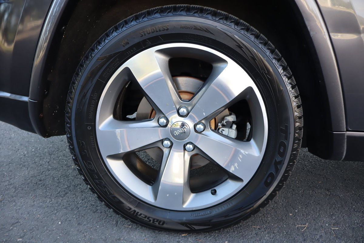 Used 2014 Jeep Grand Cherokee Overland w/ Advanced Technology Group AWD/4WD image 43