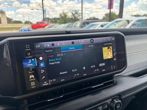 Used 2025 Jeep Wrangler Unlimited Sahara AWD/4WD image 19