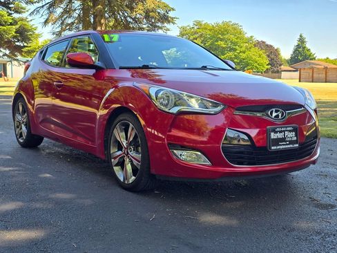 Used 2017 Hyundai Veloster Value Edition FWD image 8
