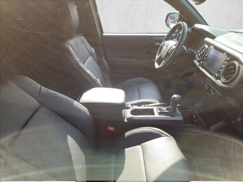 Used 2022 Toyota Tacoma TRD Sport w/ Technology Package RWD image 15