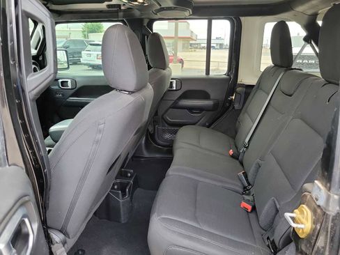 Used 2020 Jeep Wrangler Unlimited Sahara AWD/4WD image 20