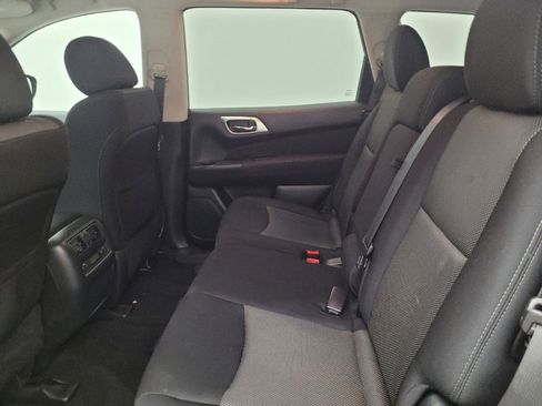 Used 2017 Nissan Pathfinder S image 18
