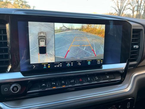 Used 2022 Chevrolet Silverado 1500 High Country w/ Technology Package image 19