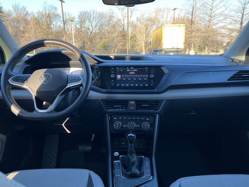 Certified 2024 Volkswagen Taos SE image 27