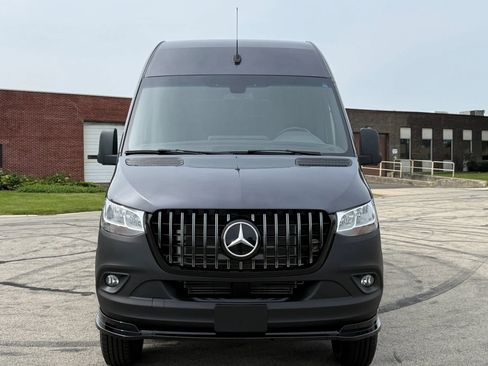 Used 2021 Freightliner Sprinter 2500 AWD/4WD image 2