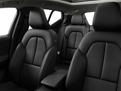 Certified 2025 Volvo XC40 B5 Core image 5