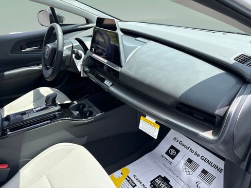 Used 2026 Toyota Prius XLE FWD image 23