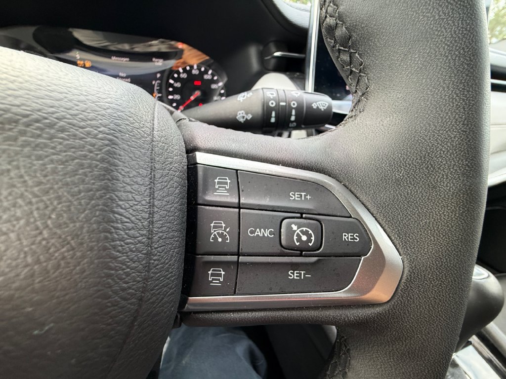 Used 2025 Jeep Compass Limited AWD/4WD image 17