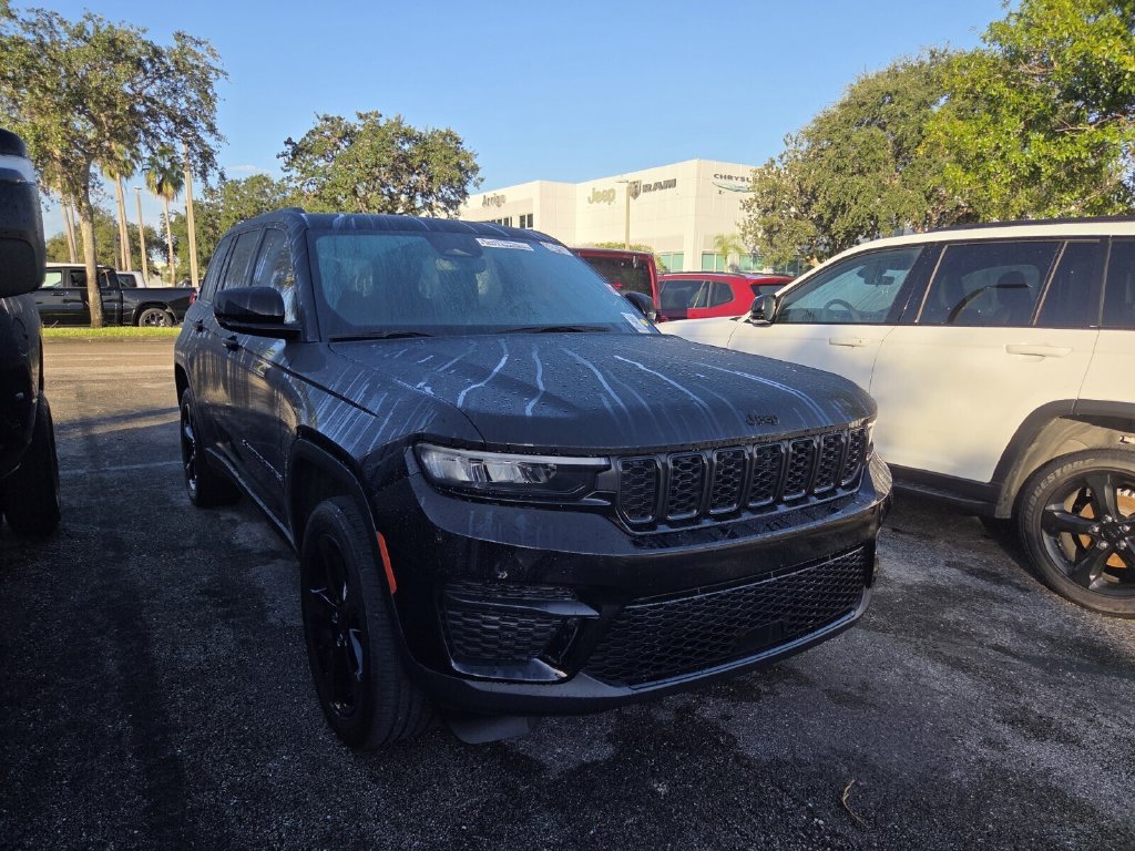 Used 2023 Jeep Grand Cherokee Altitude AWD/4WD image 54