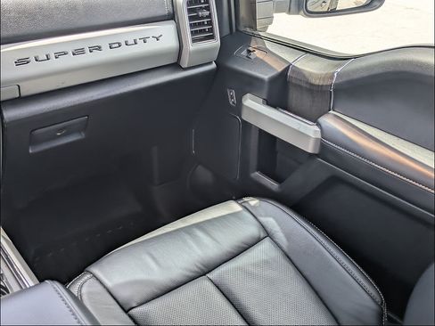 Used 2020 Ford F350 Lariat w/ Lariat Value Package AWD/4WD image 19
