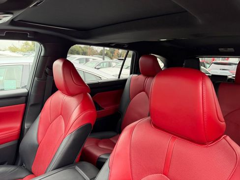 Used 2023 Toyota Highlander L image 15