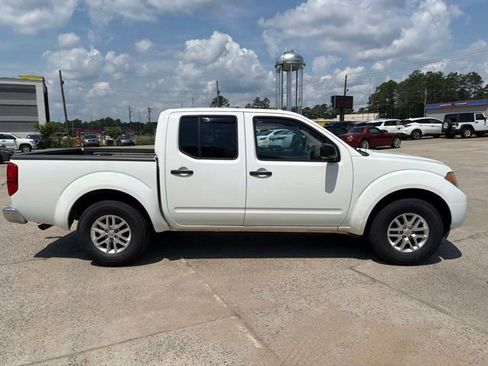 Used 2015 Nissan Frontier SV w/ SV Value Truck Package RWD image 5