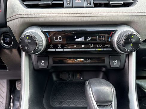 Used 2021 Toyota RAV4 XLE Premium image 26