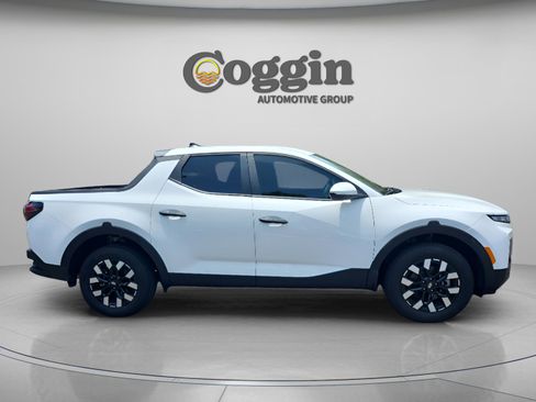 Certified 2025 Hyundai Santa Cruz SE FWD image 6