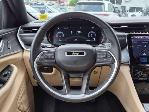 Used 2023 Jeep Grand Cherokee L Limited AWD/4WD image 14