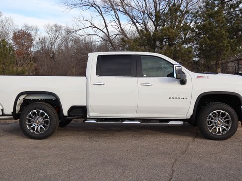 New 2026 Chevrolet Silverado 2500 LT w/ Z71 Chrome Sport Edition image 3