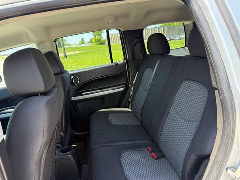Used 2011 Chevrolet HHR LT FWD image 14