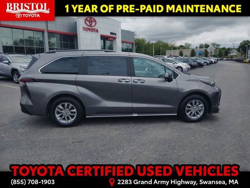 Used 2024 Toyota Sienna XLE FWD image 8