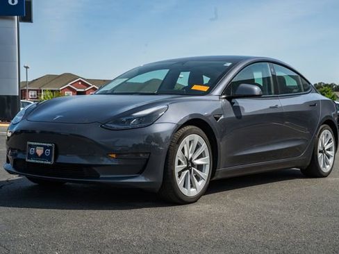 Used 2022 Tesla Model 3 RWD image 3