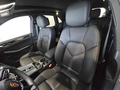 Used 2025 Porsche Macan AWD/4WD image 5