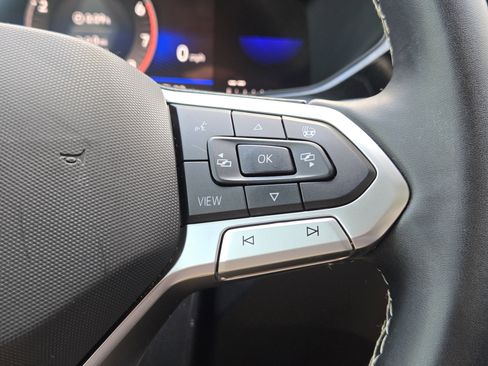 Used 2023 Volkswagen Taos SE image 32