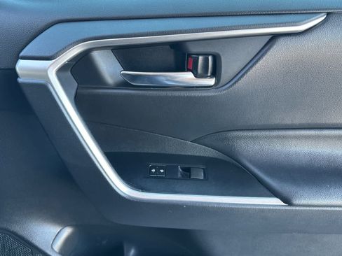 Used 2020 Toyota RAV4 XLE w/ Convenience Package FWD image 19