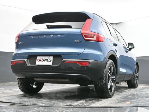 Used 2024 Volvo XC40 B5 Core image 45