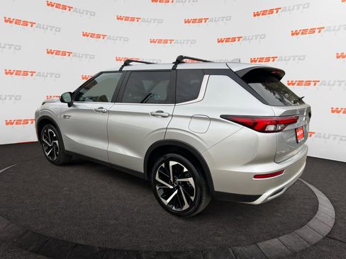 Used 2023 Mitsubishi Outlander SE image 3
