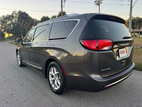 Used 2018 Chrysler Pacifica Touring-L Plus w/ Advanced Safetytec Group image 6