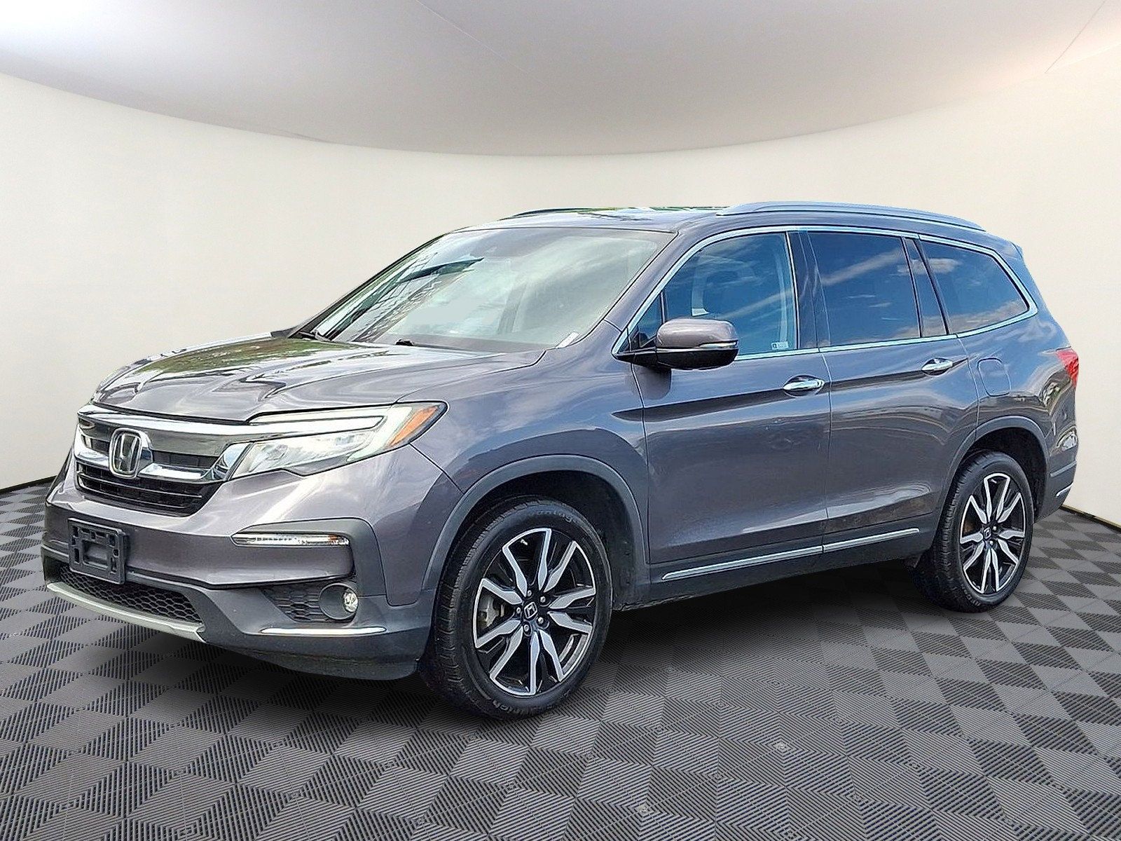 Used 2020 Honda Pilot Touring image 1