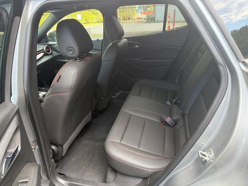 Used 2024 Chevrolet Trax RS w/ Sunroof Package FWD image 6