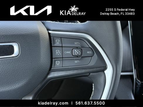 Used 2025 Jeep Grand Cherokee Laredo X w/ Luxury Tech Group I RWD image 29