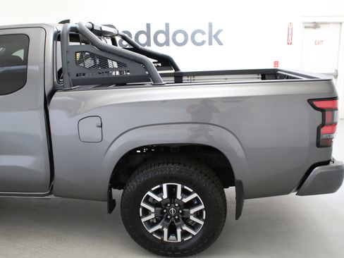 Used 2022 Nissan Frontier SV AWD/4WD image 6