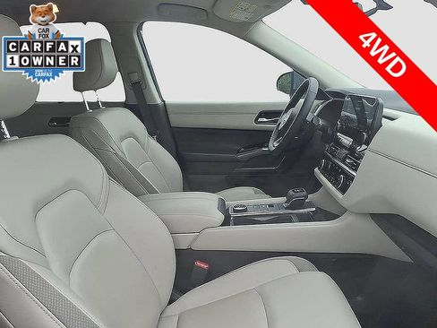 Used 2023 Nissan Pathfinder SL AWD/4WD image 14
