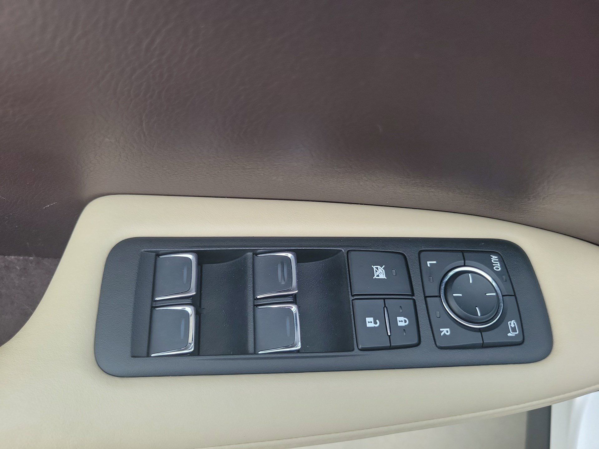Used 2019 Lexus RX 450h AWD w/ Navigation Package image 16