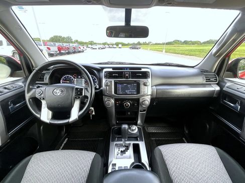 Used 2017 Toyota 4Runner SR5 AWD/4WD image 13