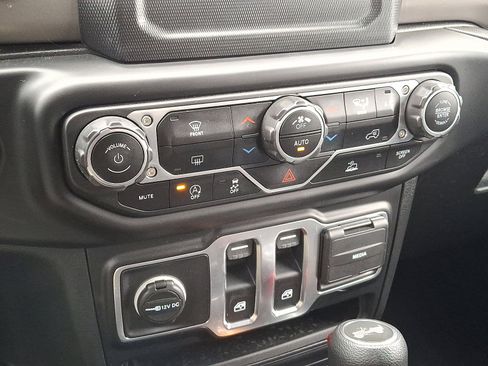 Certified 2021 Jeep Wrangler Sport AWD/4WD image 15