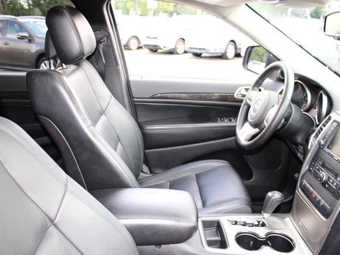 Used 2011 Jeep Grand Cherokee Laredo AWD/4WD image 11