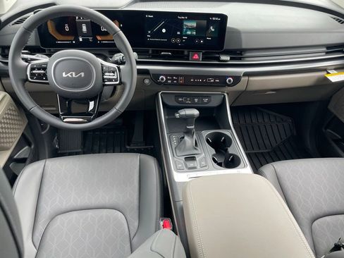 New 2026 Kia Carnival FWD image 24