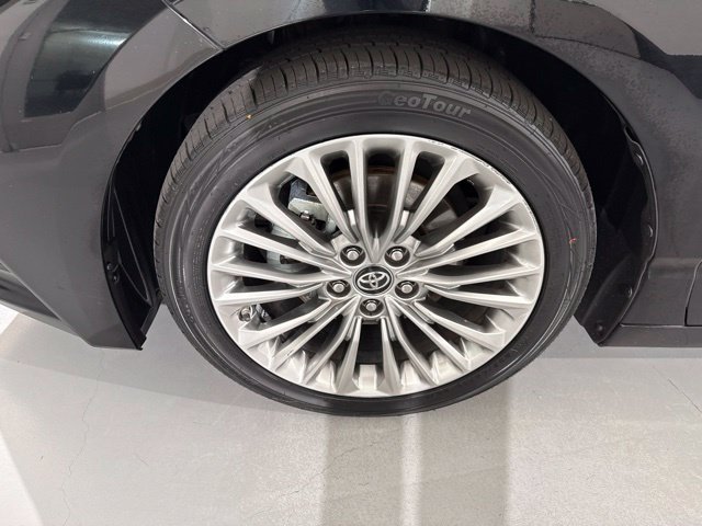 Used 2019 Toyota Avalon Limited FWD image 4