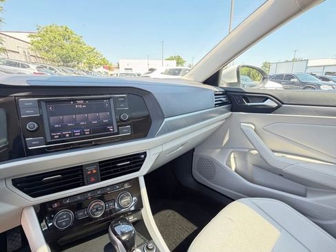 Certified 2024 Volkswagen Jetta SE FWD image 17
