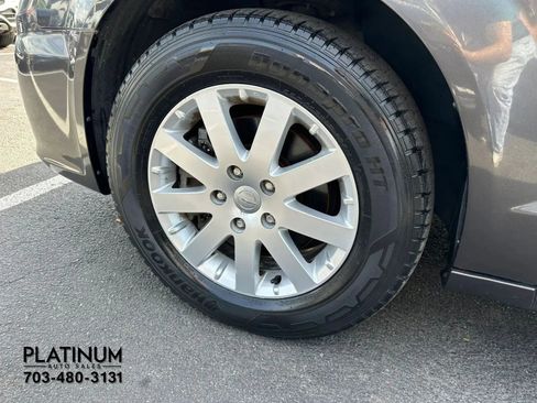 Used 2015 Chrysler Town & Country Touring FWD image 17