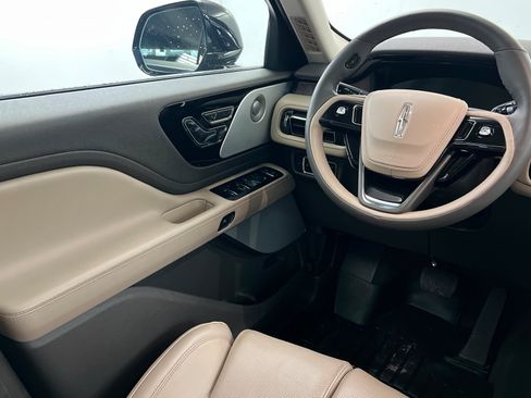 Used 2023 Lincoln Aviator Reserve w/ Equipment Group 201A AWD/4WD image 12