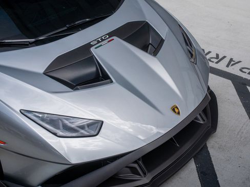 Used 2024 Lamborghini Huracan STO image 2