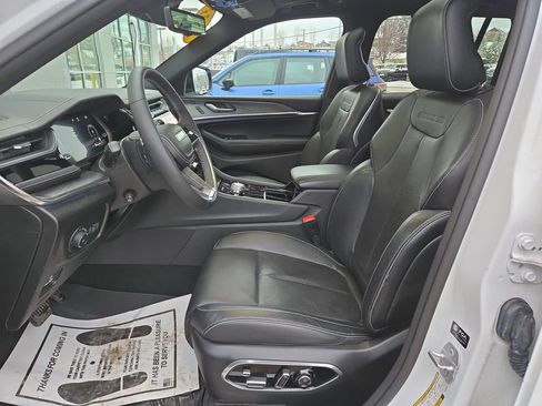 Used 2023 Jeep Grand Cherokee Overland w/ Luxury Tech Group IV image 14